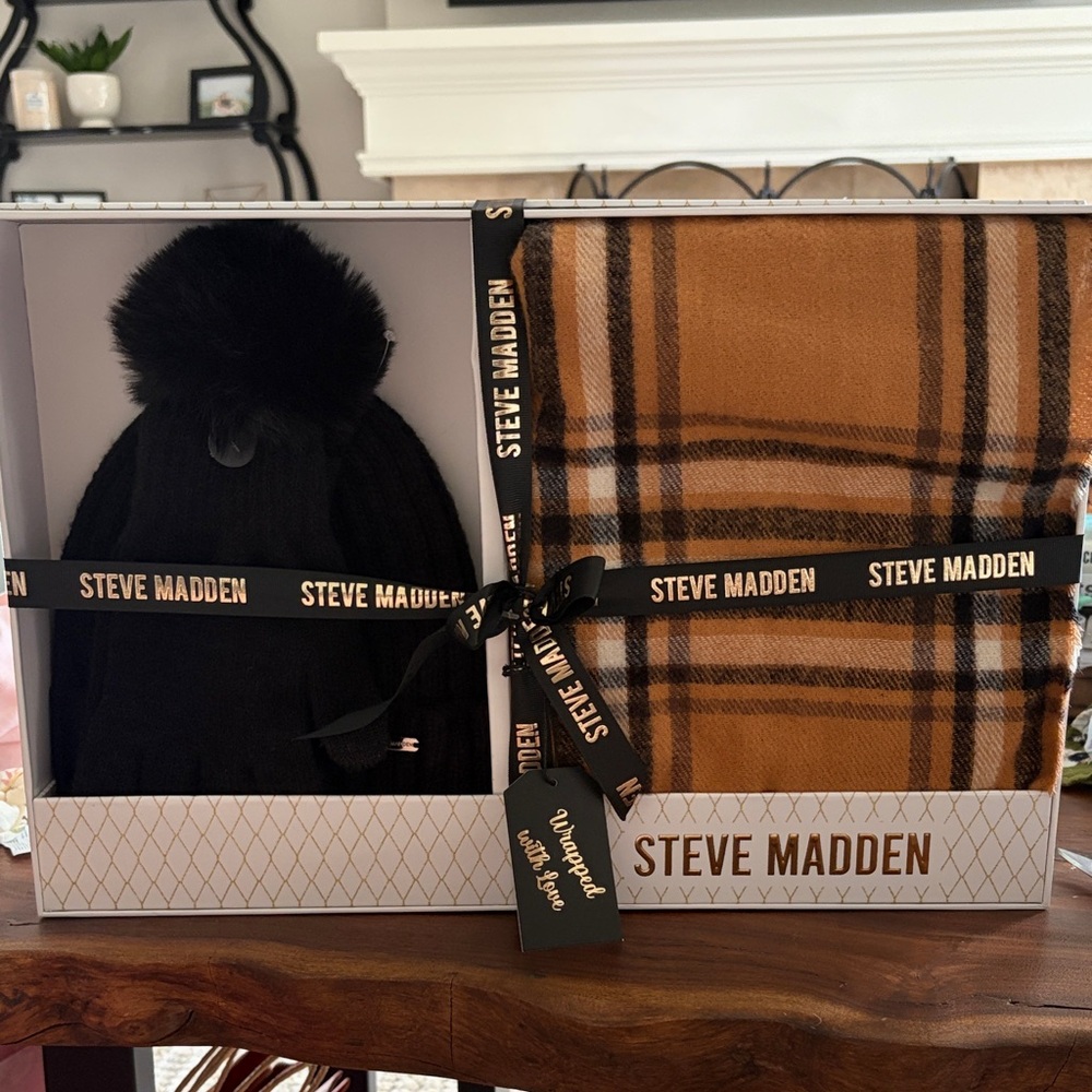 Steve Madden - Winter Set - Scarf, Beanie & Gloves NWT
